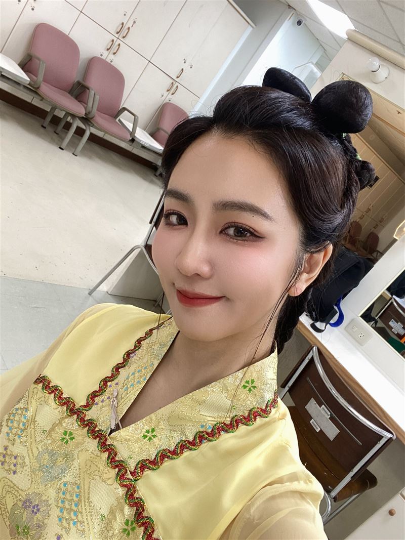 有「台灣Jisoo」之稱的周曉涵把台語玩出新境界。(圖/翻攝自周曉涵Threads)
