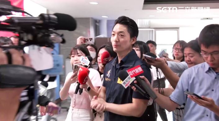台北市長蔣萬安北市政府白海豚颱風第1次工作會報前受訪，表示暴風圈有逐漸減小趨緩，還是不能掉以輕心。（圖／翻攝畫面）