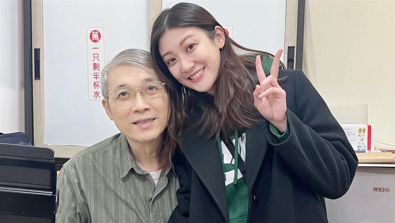 父親離世後迎來第一個父親節,林逸欣仍沉浸在思念裡。(圖/翻攝自林春銘醫師神經醫學網)