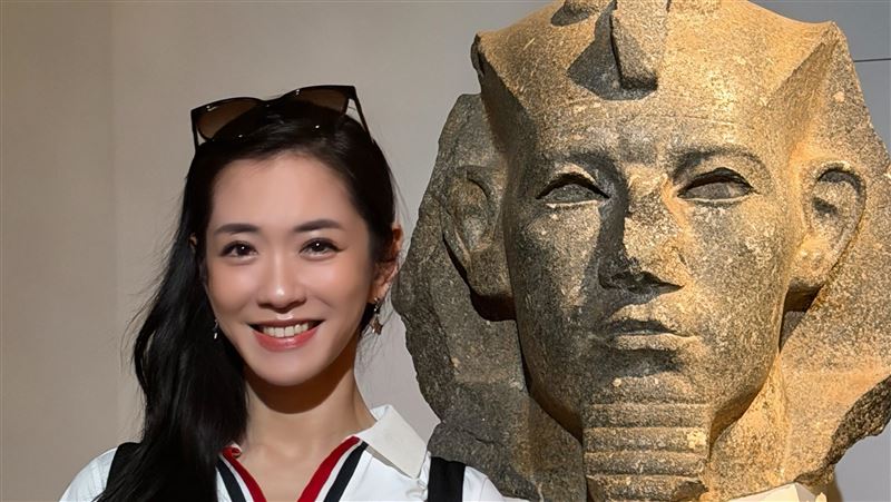 楊千霈一人扛2女兒出國!突崩潰大哭
