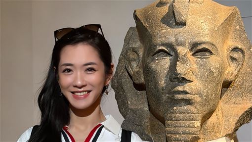 楊千霈一人扛2女兒出國！突崩潰大哭