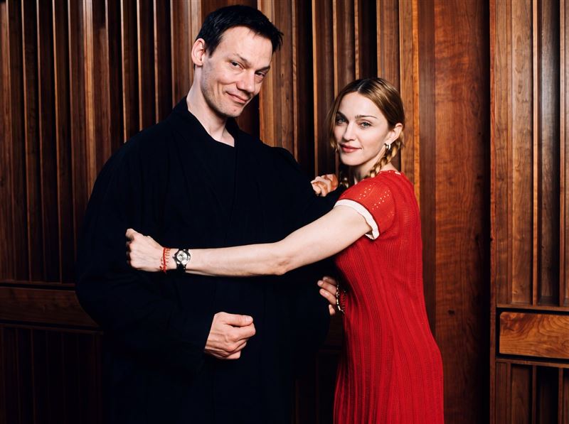 威廉奧比特(William Orbit)曾一手打造瑪丹娜(Madonna)專輯。(圖/翻攝自X平台)