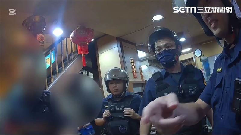 新北錢男將吃完的螺殼扔到隔壁桌引發大亂鬥。(圖/翻攝畫面)