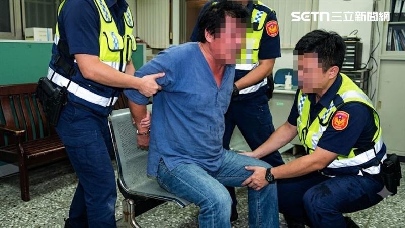 台中男在家持刀發酒瘋遭員警管束,竟故意尿在員警身上,遭判刑2月。(示意圖/AI製圖)