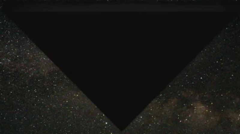 美國揭最新UFO檔案　巨型三角飛行物曝光