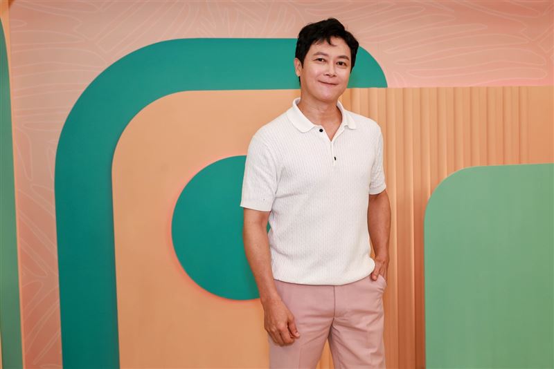 八點檔男主角王燦上節目宣傳。(圖/民視提供)