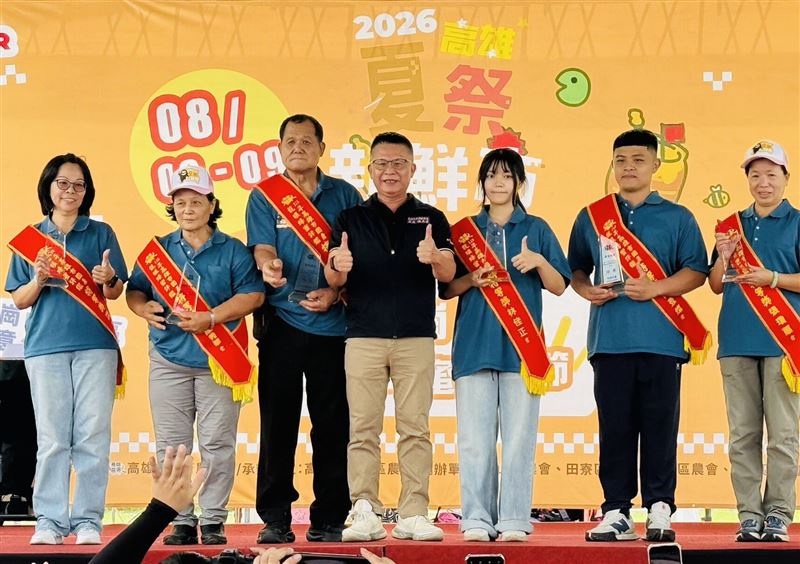大崗山龍眼蜂蜜文化節熱鬧開幕,活動限定「蜜汁鹽酥雞」掀話題。(圖/高雄市政府提供)