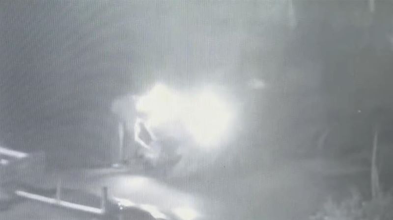 肇事老翁下車將男童拉出車外,男童阿公受困車底,傷重不治。(圖/koochiiiii授權提供)