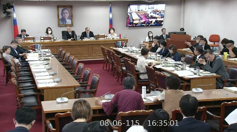 立法院下週將進行115年度總預算案的後續處理,國民黨團首席副書記長許宇甄表示,經過2輪協商,目前還有200多案保留,立法院長韓國瑜預計下週召開第3輪協商,希望能大幅收斂爭議。圖為立法院長韓國瑜6日召集朝野協商。(圖/翻攝畫面)