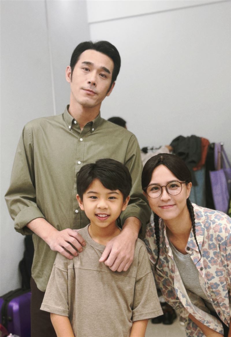 黃勝浩與童星吳宥儒之間的親子關係,父親的角色既要嚴厲,又要溫柔。(圖/大愛影視提供)