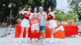 男星拍足球戲正中要害　導演喊：效果很好