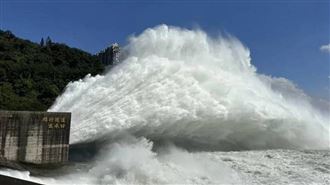 白海豚逼近強降雨　石門單日狂洩508萬噸