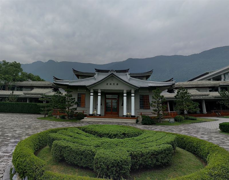 慈濟基金會日前爆出在2021年採購疫苗時,遭律師詐騙高達10.6億元,離譜的是,直到檢調主動上門,慈濟竟渾然不知自己成了肥羊。(圖/翻攝自Google Maps)