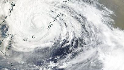 白海豚沒直接影響台灣,但外圍環流帶來不小雨勢。(圖/取自NASA worldview)