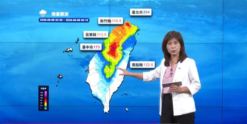 伍婉華說明颱風最新動態。(圖/翻攝畫面)
