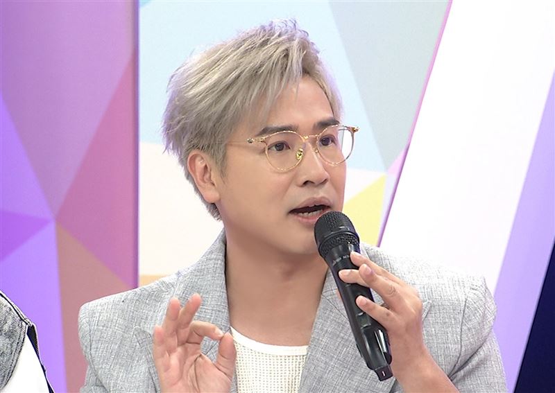 歐漢聲主持節目。(圖/中天提供)
