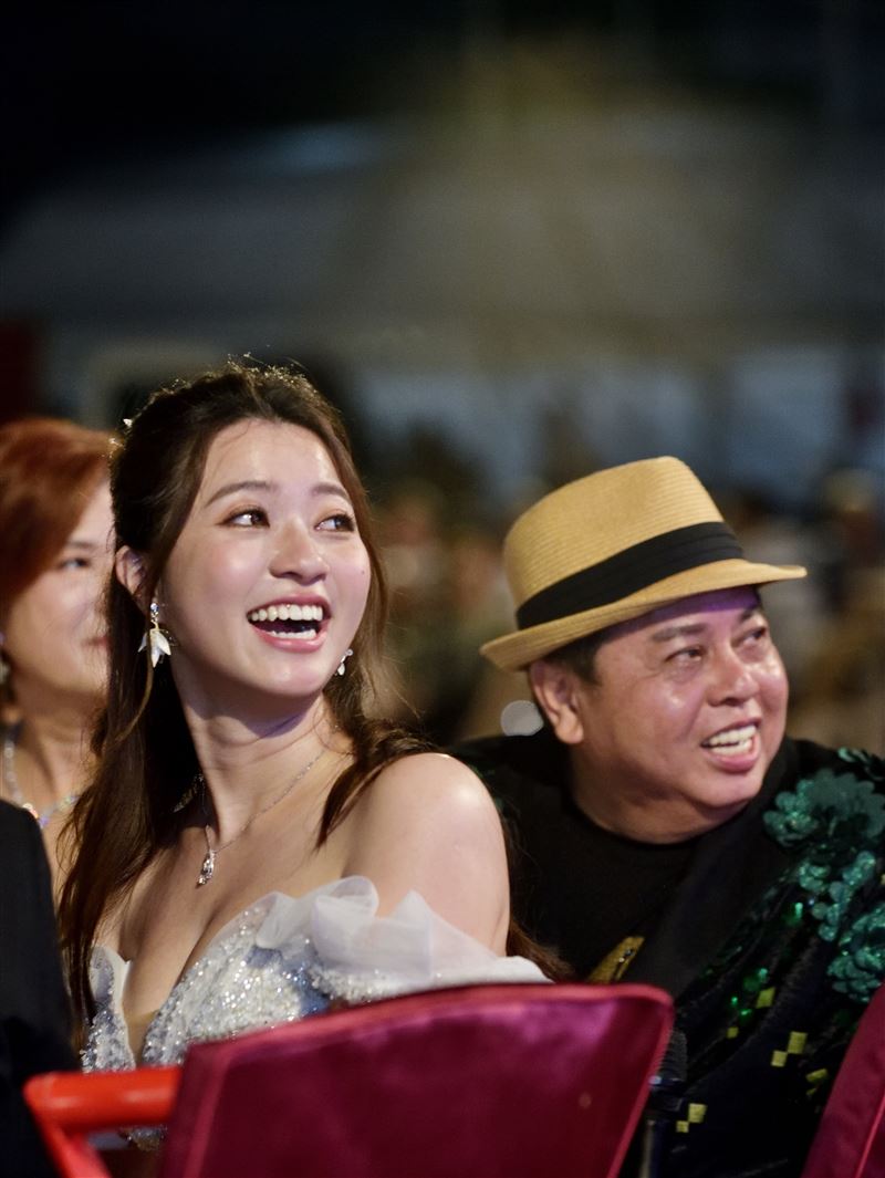 黑面為愛女林佩儀舉辦超狂婚宴。(圖/翻攝自林佩儀臉書)