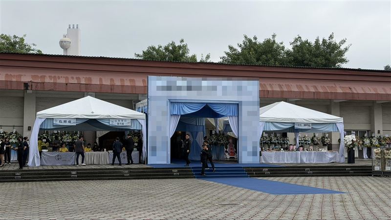 黃興董座家屬9日在高雄市殯景行廳舉行告別式。(圖/民眾提供)
