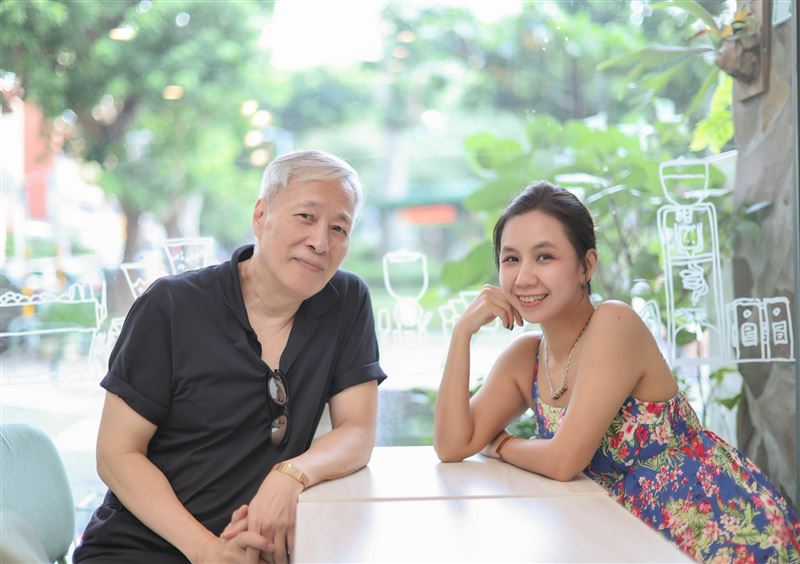 姜厚任與女友童芯(陳苡孋)接受《三立新聞網》專訪。(圖/記者鄭孟晃攝影)
