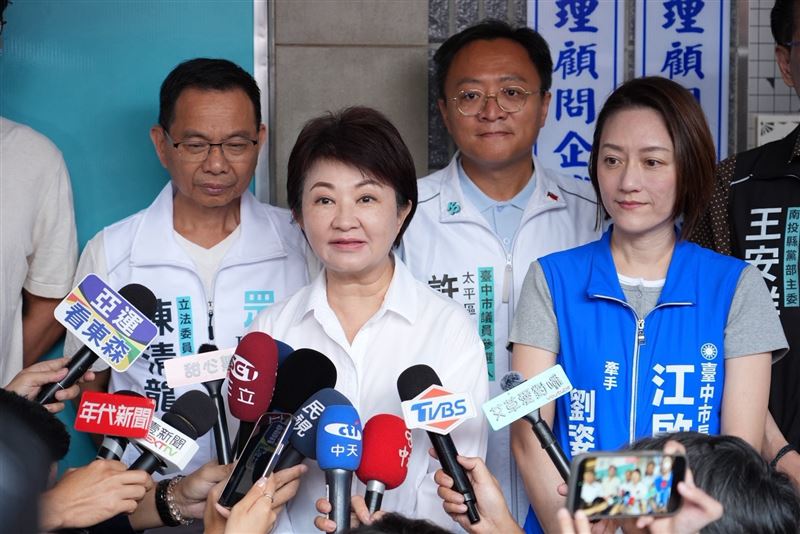 民眾黨舉辦立委陳清龍山城服務處成立大會,盧秀燕到場支持(圖/民眾黨提供)