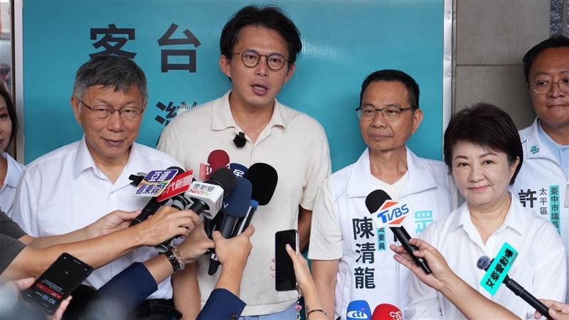盧秀燕同台柯文哲、黃國昌喊:藍白同心