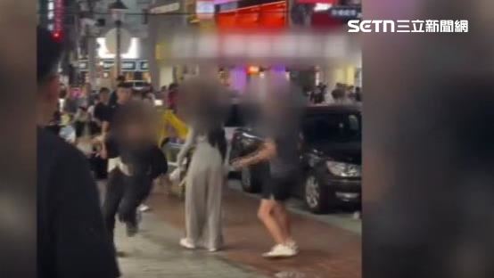台中有男子逛夜市偷拍,被抓包後還想要逃跑