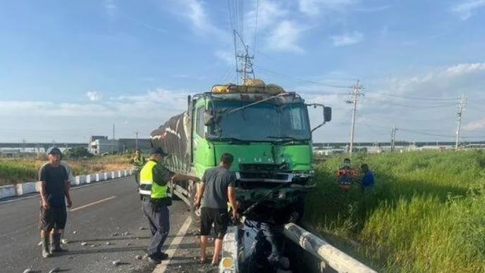 死亡對撞！貨車疑疲勞跨線　毒品快篩陽性
