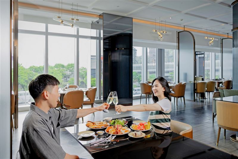 入住台北漢來大飯店享用風靡全台的島語餐廳自助早餐,以滿滿元氣與活力參加音樂節。(圖/飯店旅宿業者提供)