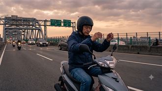 放雙手騎車喊手麻！騎士遭打臉仍判罰