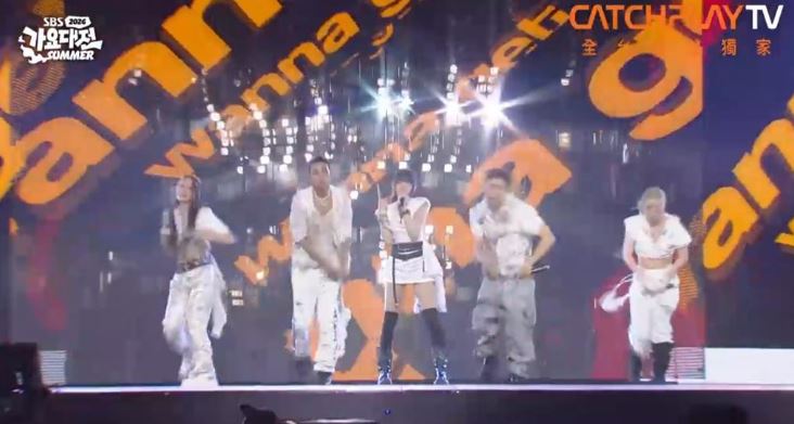 ALLDAY PROJECT登台獻唱,帶來人氣歌曲〈ONE MORE TIME〉。(圖/翻攝自CATCHPLAY TV)
