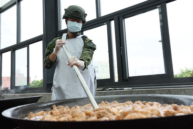 第5作戰區實施「野戰炊爨演練」 。(圖/軍聞社提供)