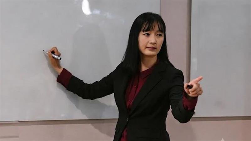 學生請假！導師脫口「豬怎麼還沒來」挨告