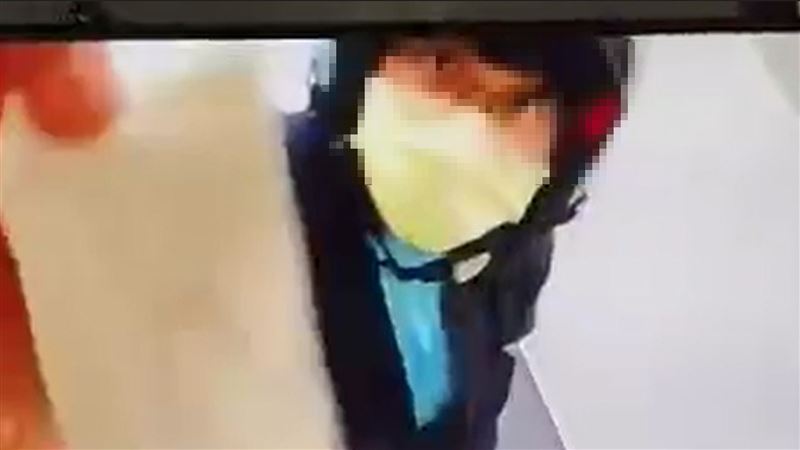 外送員撥轉電梯監視器再貼膠帶 警籲報案