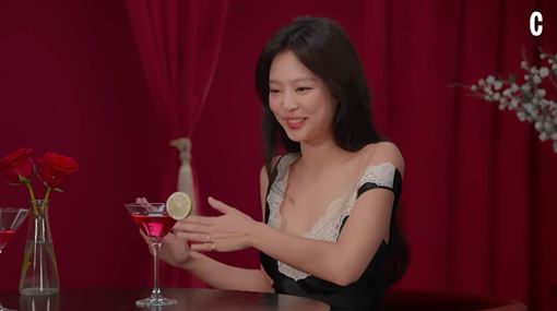 Jennie自曝擇偶條件　被問同居經歷急喊停