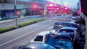 疑毒駕闖紅燈害1死1傷　驚悚瞬撞畫面曝光