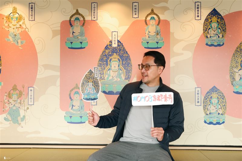 OMO3京都東寺,牆上色彩摩登的立體曼荼羅,將嚴肅的信仰轉化為親切的空間設計,旅人能以輕鬆的心情與在地文化連結