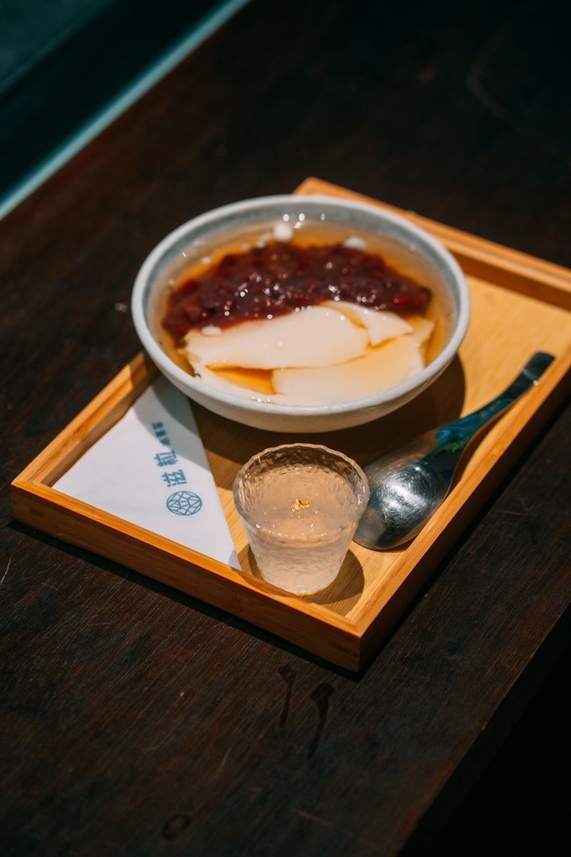 獲「食品界米其林」美獎項肯定的「滋粒冰菓室」,招牌燕窩豆花將滋補養身的珍貴食材入料。(圖/品牌業者提供)