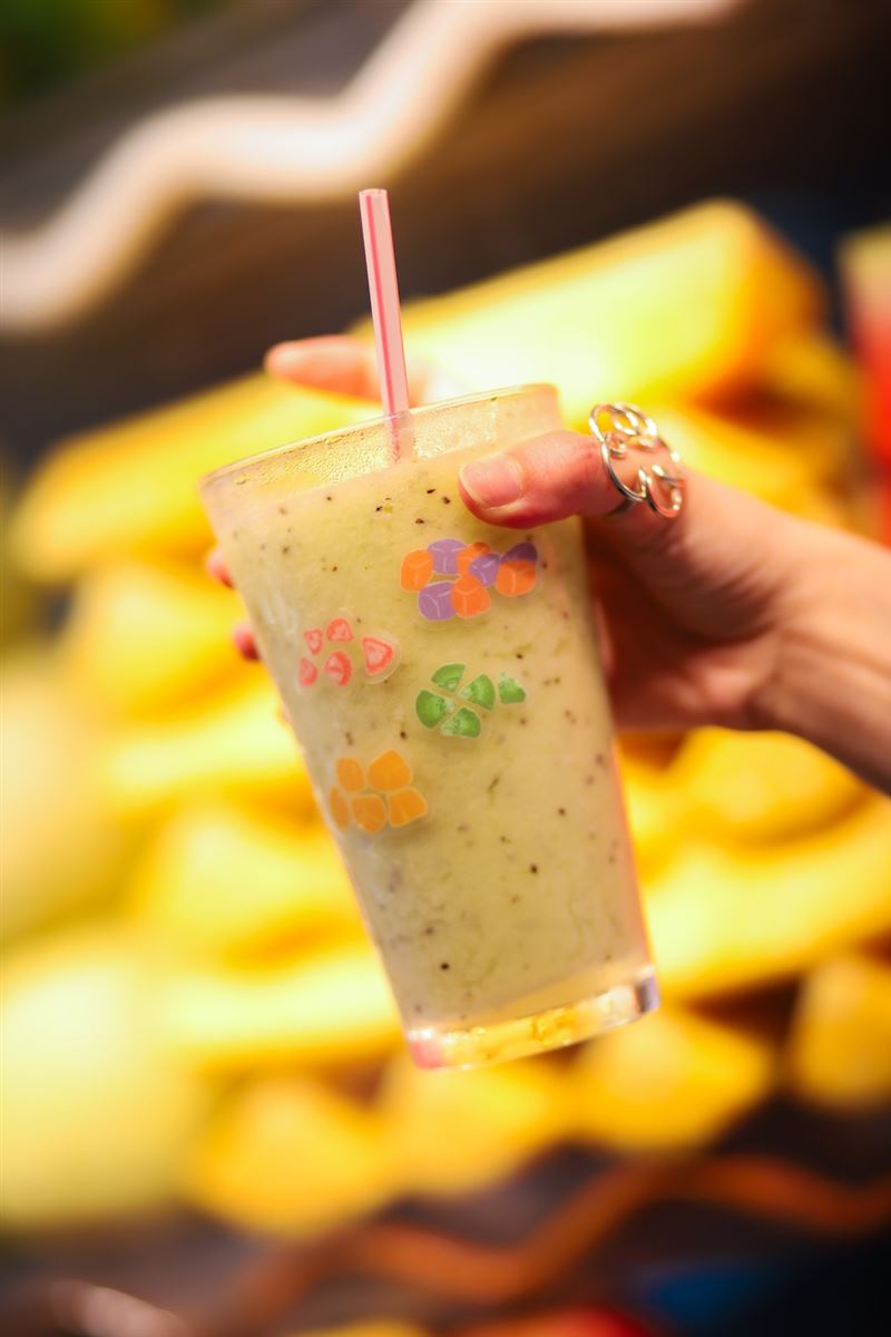 誠品生活南西即日起持本地圖至兩間以上推薦店家消費並完成蓋章,即可兌換獨家「BEING CHILL TOGETHER 自組刨冰貼紙」乙組。(圖/品牌業者提供)