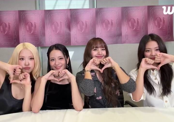 BLACKPINK出道10周年,Rosé(左起)、Jisoo、Lisa與Jennie難得四人合體開直播。(圖/翻攝自Threads)