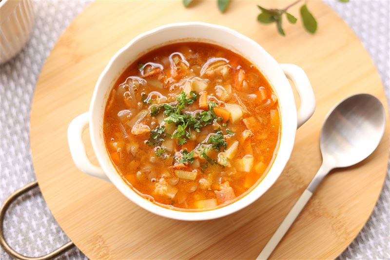 飯前先喝蔬菜湯,可減少攝取其他食物。(示意圖/PIXABAY)