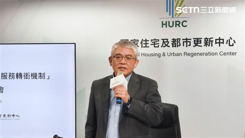 兆基創辦人李建成爆發財務危機，引爆大批房東擔憂，花敬群今（10）日緊急召開記者會，強調兆基及寄居蟹兩家公司仍正常營運中，寄居蟹客戶可與其他業者連繫銜接或解約，也呼籲兆基若有民眾因疑慮希望解約，儘量配合民眾需求。（圖／記者陳韋帆攝影）