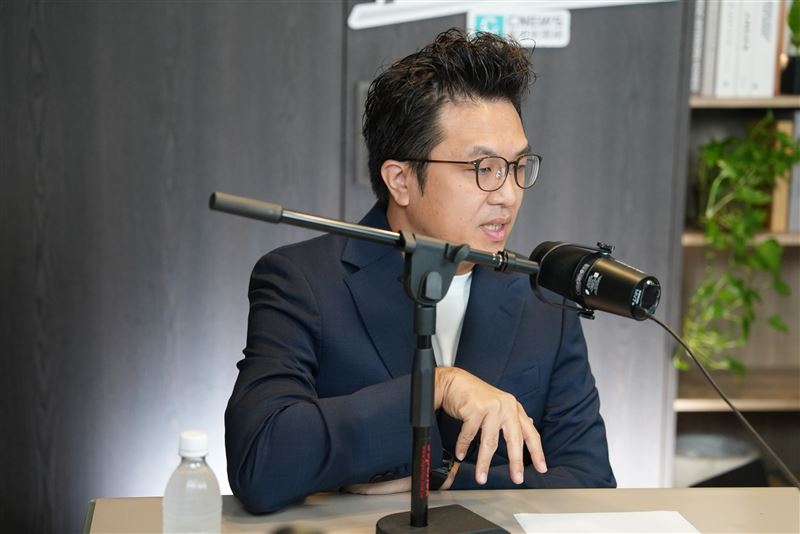 民進黨台北市長參選人沈伯洋今(10)日中午接受主持人黃光芹《CNEWS匯流新聞網》政論節目《中午來開匯》專訪。(《CNEWS匯流新聞網》政論節目《中午來開匯》提供)