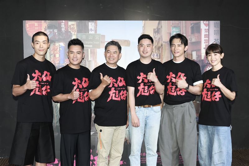 牧森(左起)、范逸臣、洪都拉斯、導演凌柏瑋、温昇豪、鄭仲茵出席《大仙尪仔》試映會。(圖/記者田俊彥攝影)