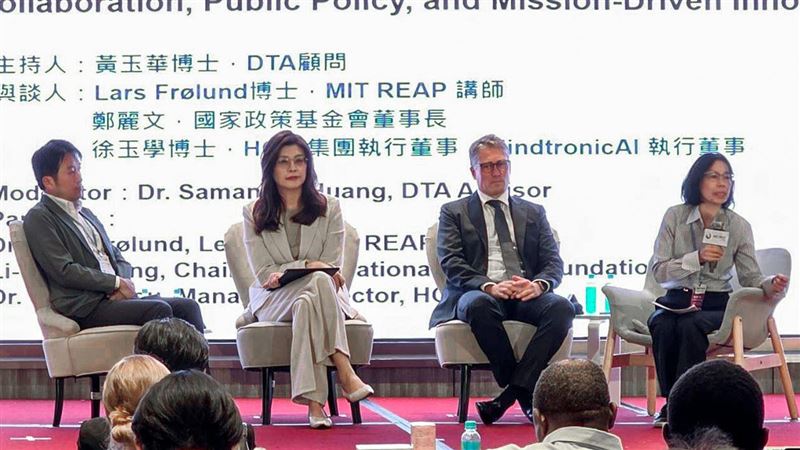 鄭麗文拋AI政策:創造下一代護國神山群