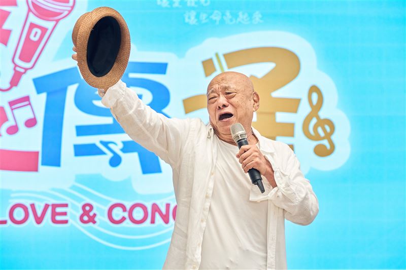 凌峰歌聲動人。（圖／台灣優質生命協會提供）