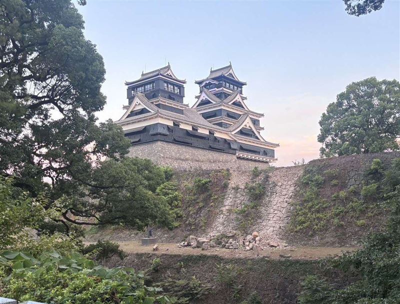 7.1強震重創石垣牆坍塌。(圖/翻攝熊本城X)