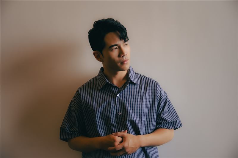 黃珌藉由〈要好好的〉呼籲愛要及時。(圖/Still Photographer 周子厚 SMOKE 提供)