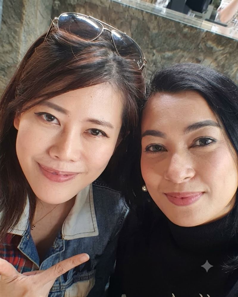 馬來天后米莎奧瑪在社群曬出多張同台李詩韻的合照,動情寫下「你永活在我心中」。(圖/翻攝自米莎奧瑪IG)