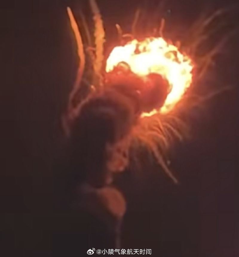 升空85秒變巨大火球!中國長征七號A火箭爆炸解體,官方證實了。(圖/翻攝自X平台 @xu159411209)