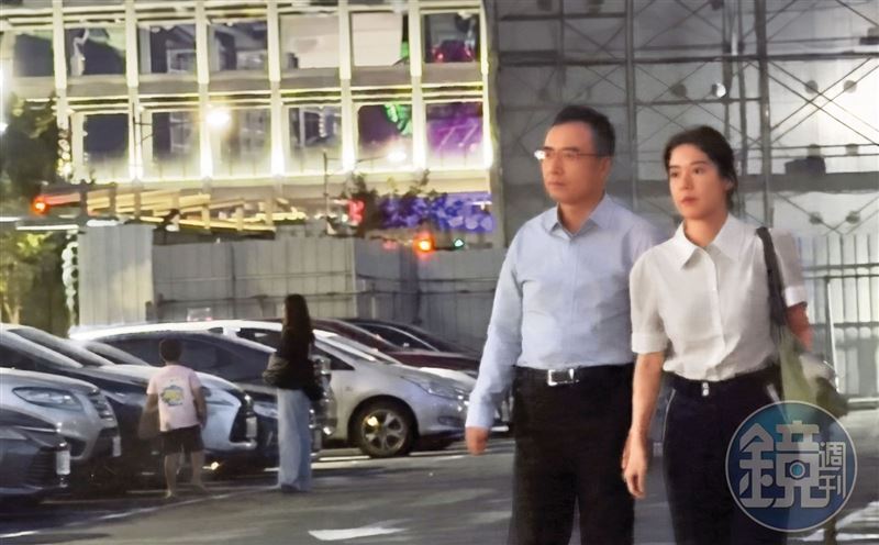 出遠門前再幽會　宏碁營運長深情目送小三